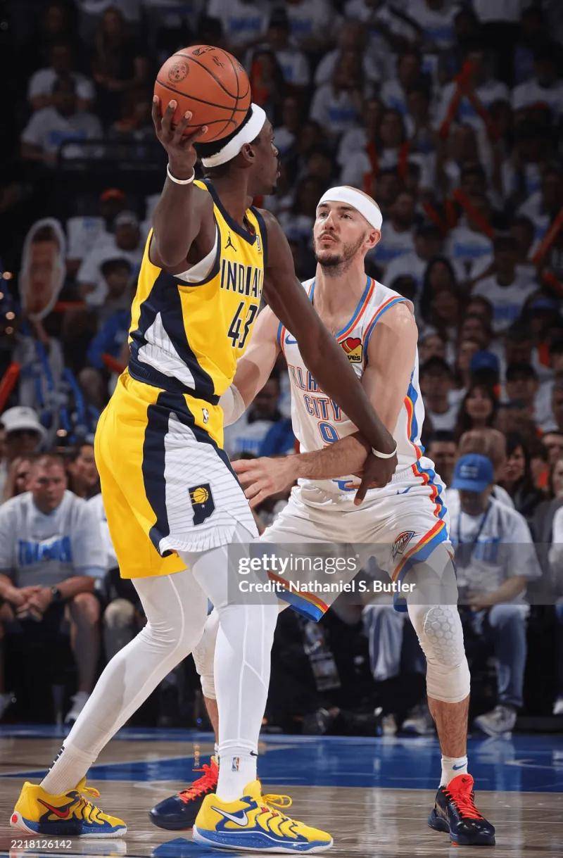 关于西亚卡姆回归赛场，出色防守首场状态亮眼，勇士观众沸腾！的信息